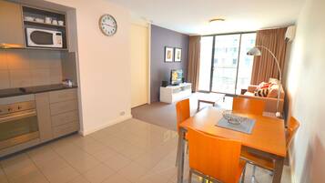 Apartment, 1 Bedroom | In-room dining