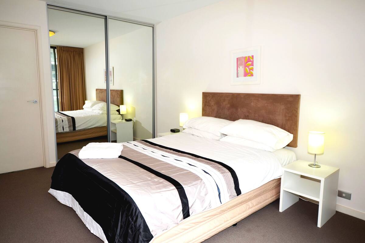 1 غرفة نوم ومكواة/لوح كي وأسرّة أطفال/رضّع وواي فاي مجانًا