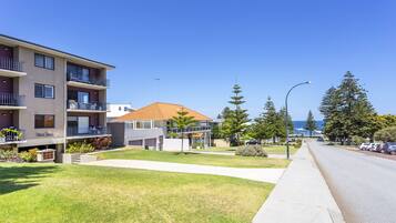 Apartment, 2 Bedrooms | Street view