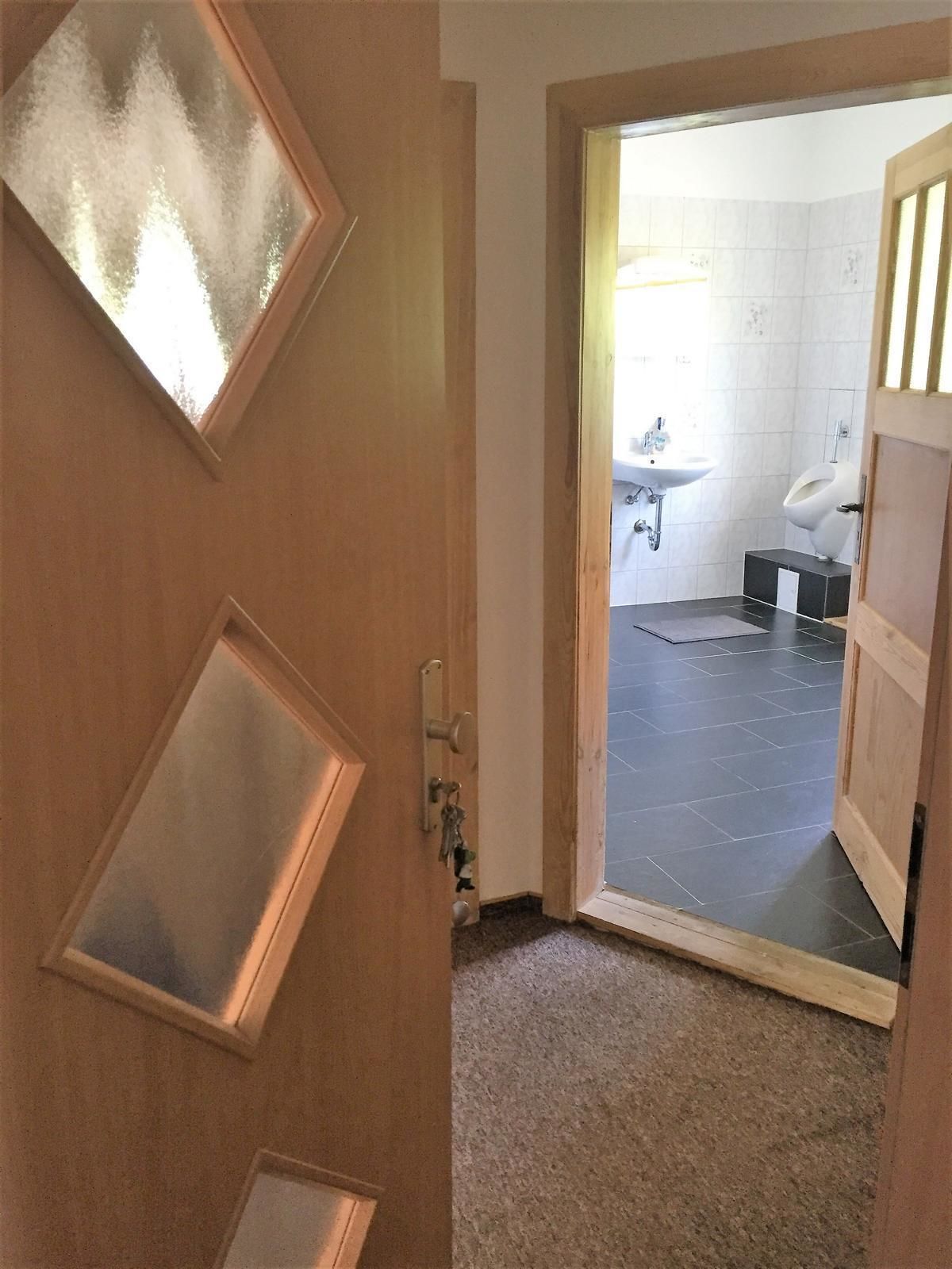 Standard-Apartment, 4 Schlafzimmer, Nichtraucher, Gartenblick | Badezimmer | Dusche, Handtücher