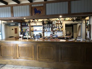 Bar (on property) - Blue Lion Inn (Okehampton)
