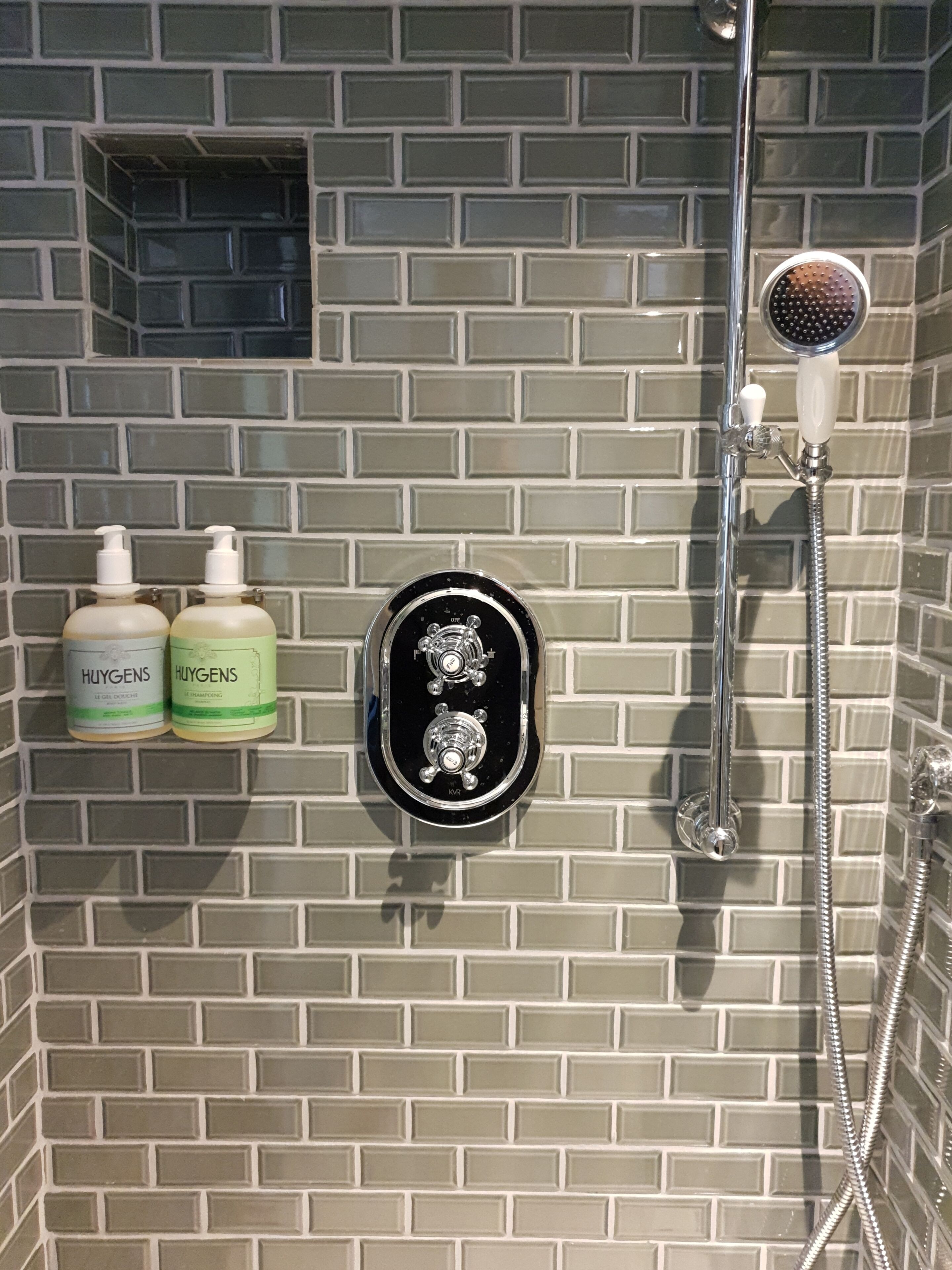 Suite Studio (Junior Chêne) | Salle de bain | Peignoirs, serviettes fournies, savon, papier toilette