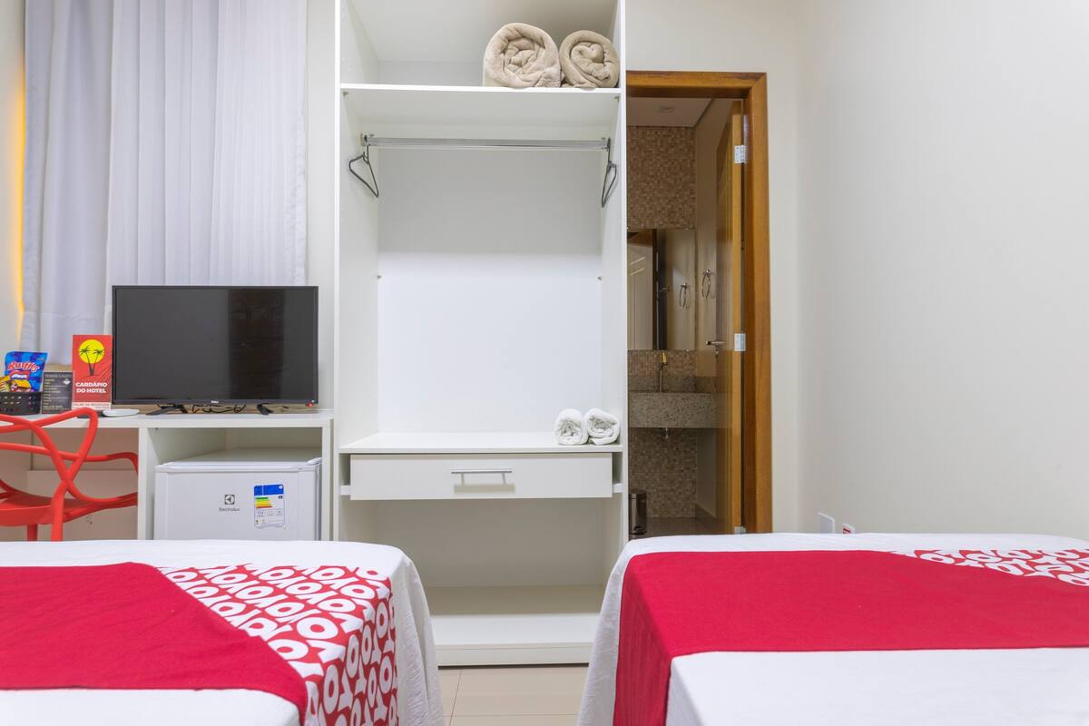 twin room | minibar, desk, free wifi, bed sheets