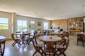 Restaurant - OYO Tropical Confort Hotel, Brasilia (São Sebastião)