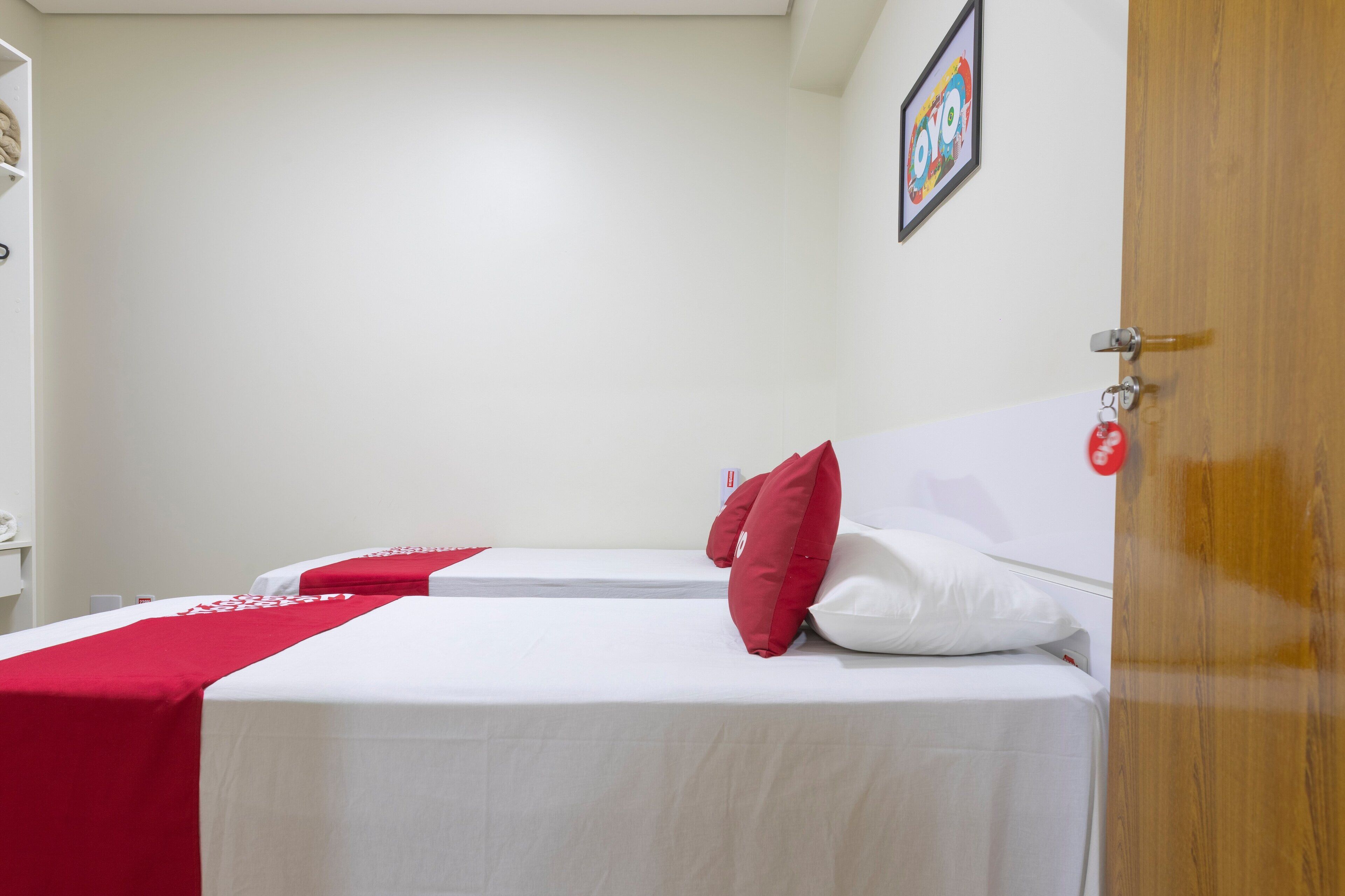 twin room | minibar, desk, free wifi, bed sheets