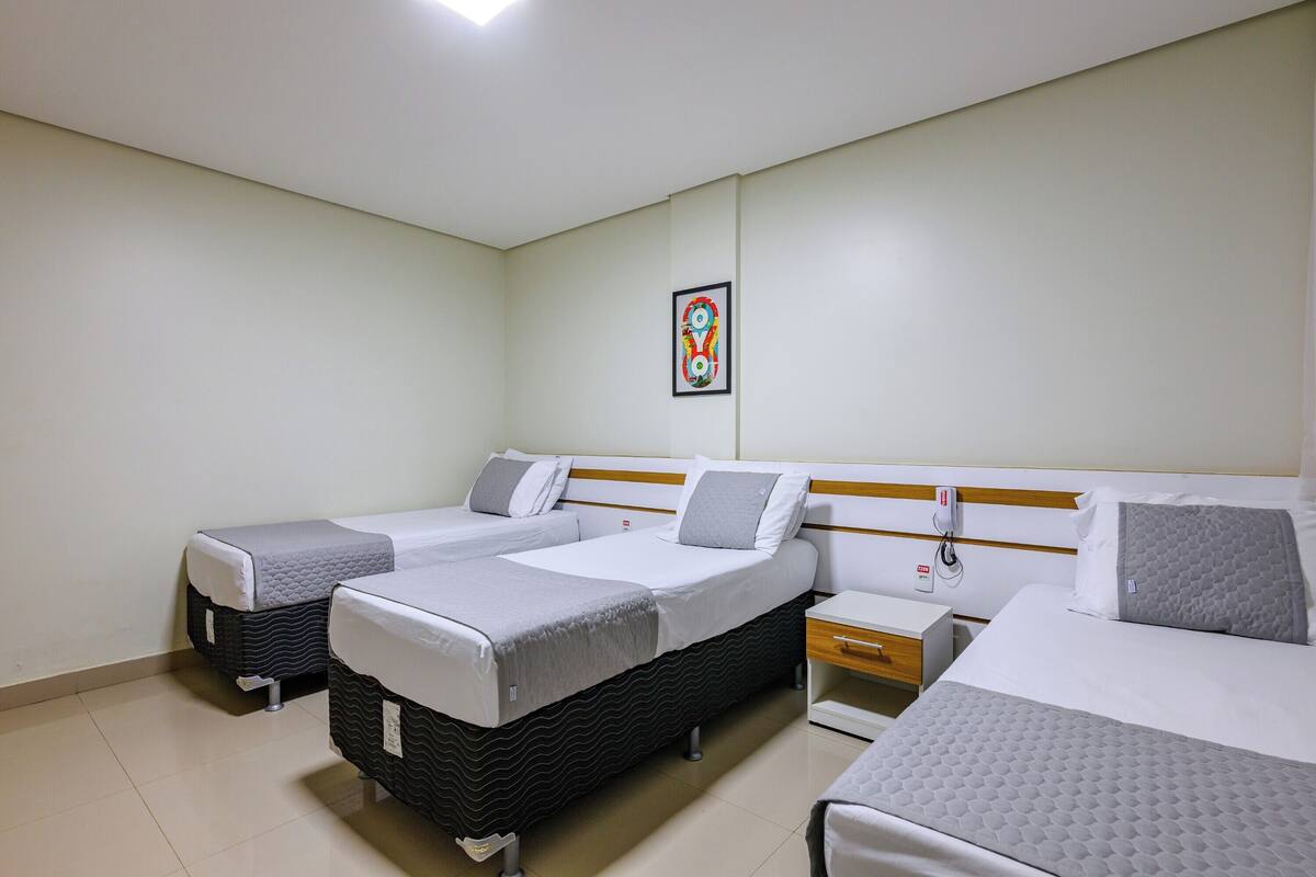 Chambre Triple, 3 lits une place