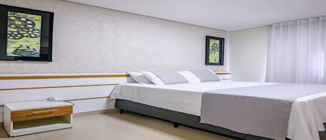 Double Room | Minibar, desk, free WiFi, bed sheets