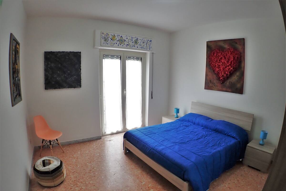 Habitación City doble, baño compartido, vistas al patio | Ropa de cama hipoalergénica, edredones de plumas, cortinas opacas