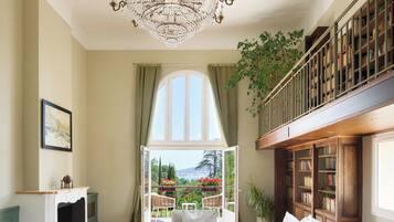 Smart-TV, Kamin, Videospiele, TischfuĂball