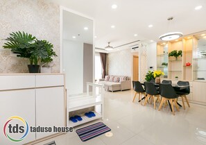 Dining - Rivergate Residence Apartment 3Bdrs 2Bathrooms  (Quận 4)