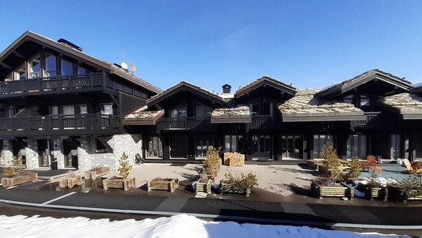 A modern ski resort building with multiple balconies and large windows. - 2* T2 in Courchevel, slope access, parking, valley view, 4 pers. (Courchevel 1850)