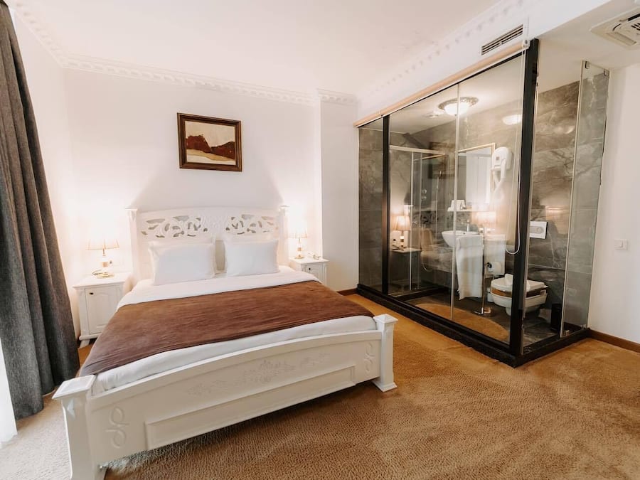 Double Room | Minibar, in-room safe, desk, soundproofing