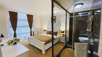 Deluxe Double Room | 1 bilik tidur, bar mini, peti besi dalam bilik, meja