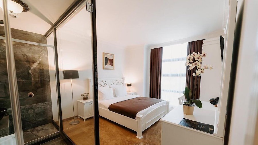 Golden Hotel