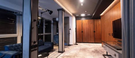 Suíte executiva, 1 quarto, para não fumantes | Frigobar, cofres nos quartos, escrivaninha, cortinas blackout