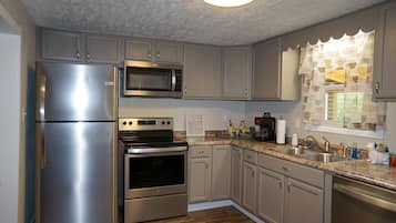 Fridge, microwave, stovetop, dishwasher