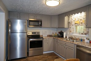 Refrigerador, microondas, parrilla de estufa y lavavajillas 