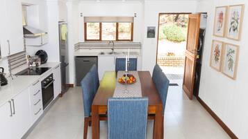 Geladeira, fogão, cooktop, lava-louças