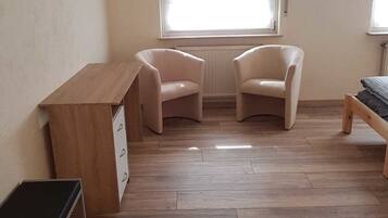 Phòng đôi hoặc 2 giường đơn | Khu phòng khách | TV màn hình phẳng