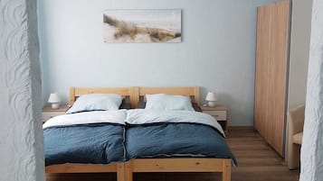 Phòng đôi (with Extra Bed) | Truy cập Internet không dây miễn phí, bộ trải giường