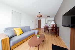 아파트 (9 people) | 각각 다른 스타일의 인테리어, 각각 다르게 가구 비치, 암막 커튼, 무료 WiFi