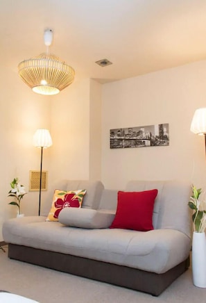 Apartment (For 8 Guests) | Wohnbereich | Flachbildfernseher
