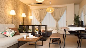 Apartment (For 8 Guests) | In-room dining