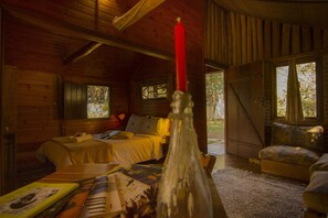 Comfort Chalet | In-room dining - Canto da Lua Chalés e Apiário (São Bento do Sapucaí)