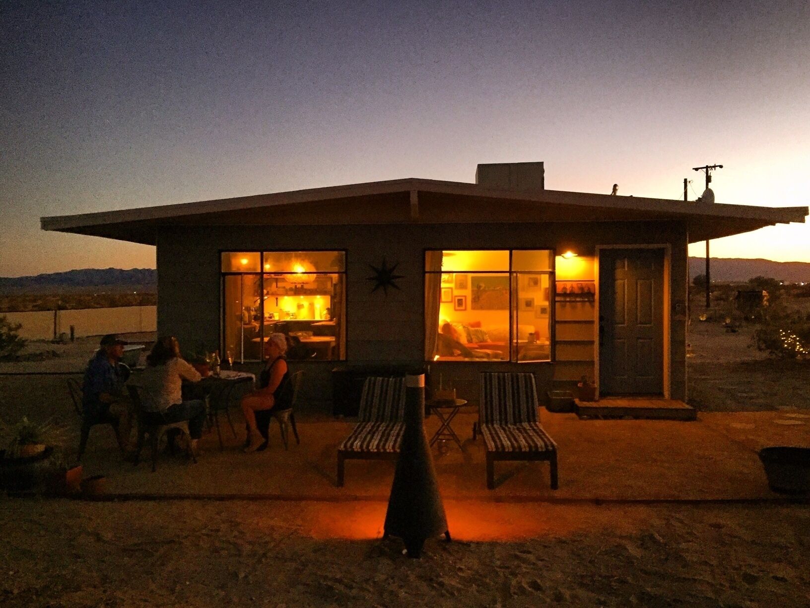 Starlight Ranch - Wonder Valley - Joshua Tree North - 360 degree Mountain Views!