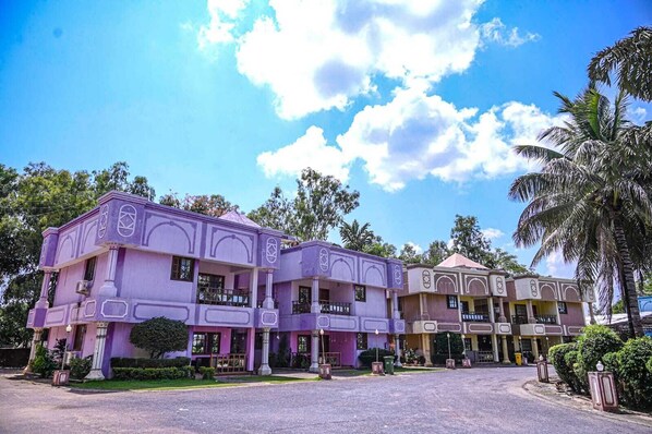 Front of property - Hotel Ganpati Resort (Jagdalpur)