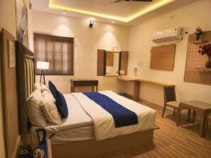 Deluxe Room | Laptop workspace, free WiFi - Hotel Ganpati Resort (Jagdalpur)