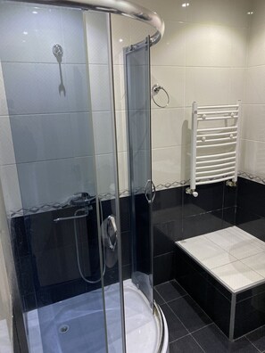 Basic Double or Twin Room | Bathroom shower - 7 Baits Hotel (Tbilisi)
