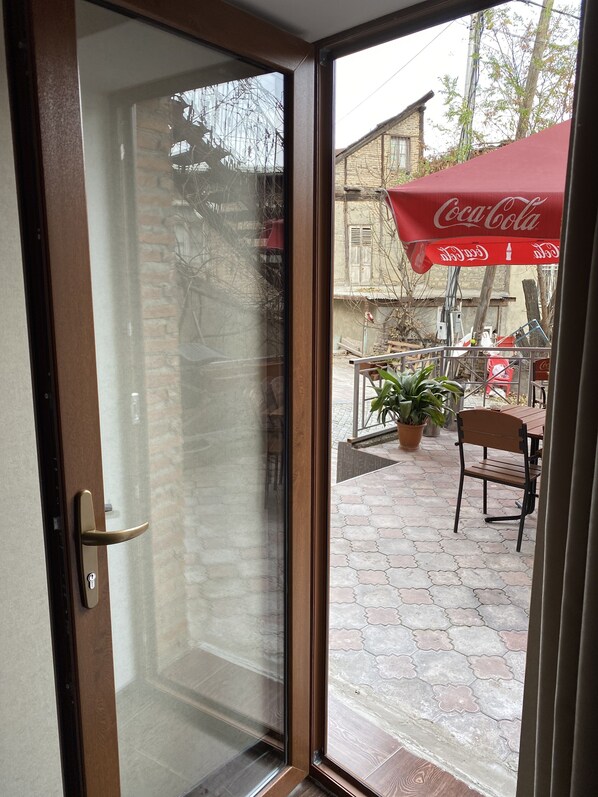 Basic Triple Room | Courtyard view - 7 Baits Hotel (Tbilisi)