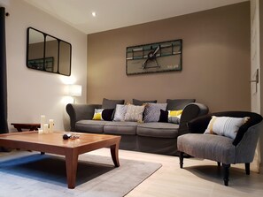 TV, fireplace, video games, DVD player