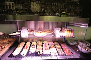 Daily buffet breakfast for a fee - Amosa Liège City Centre Apart Regence 10 (Liege)