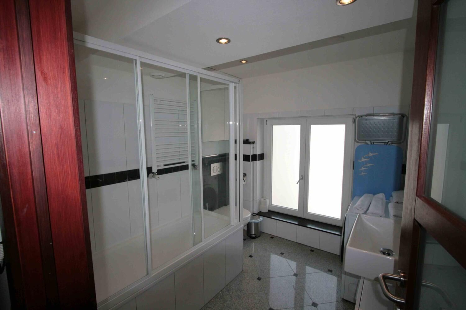 combined shower/bathtub, hair dryer, towels, soap