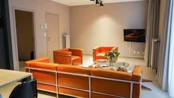 Apartment, 2 Bedrooms | Living area