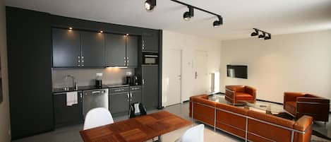 Apartment, 2 Bedrooms | Living room