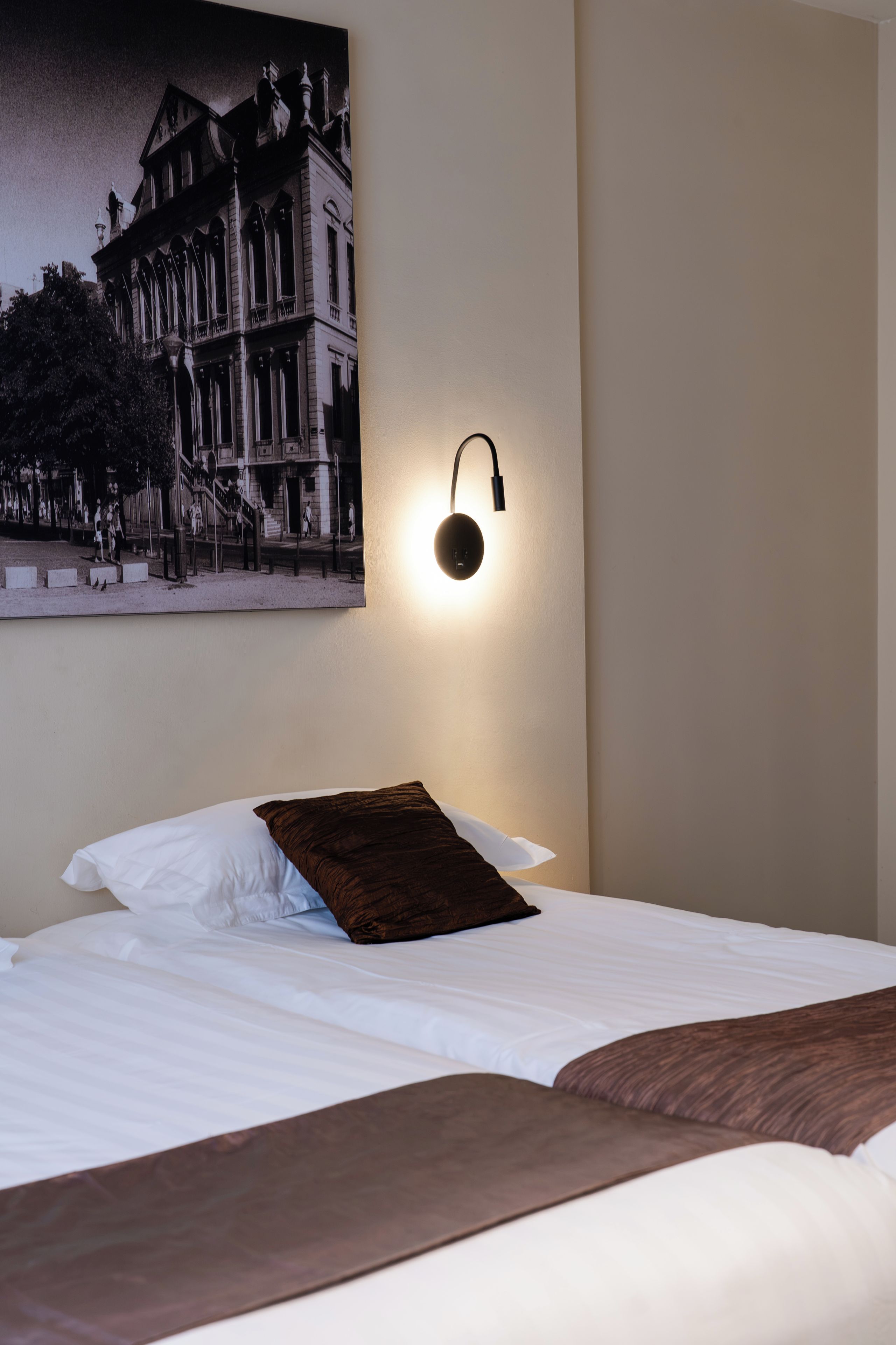 Apartment, 2 Bedrooms | Blackout drapes, soundproofing, iron/ironing board, WiFi (free)