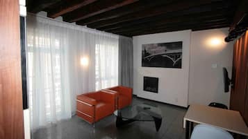 Télévision à écran plat