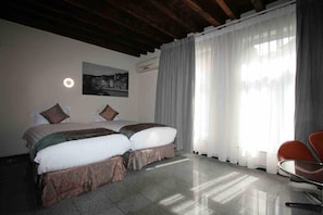 Blackout curtains, soundproofing, iron/ironing board, free WiFi