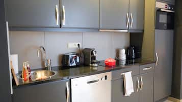 Apartment, 2 Bedrooms | Private kitchen