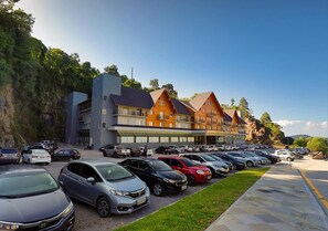 Parking sans voiturier (30.00 BRL par nuit)