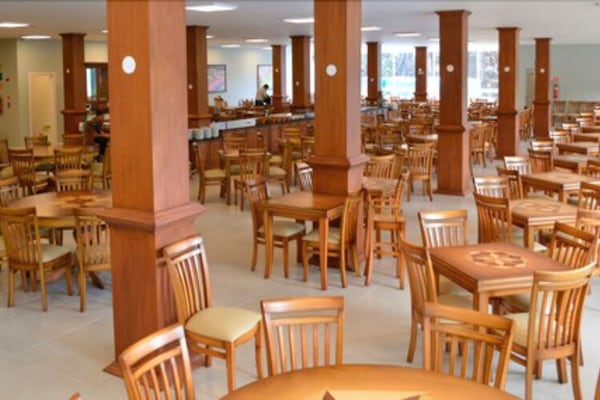 Tägliches inbegriffenes kontinentales Frühstück