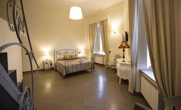 Free cots/infant beds, free WiFi, bed sheets