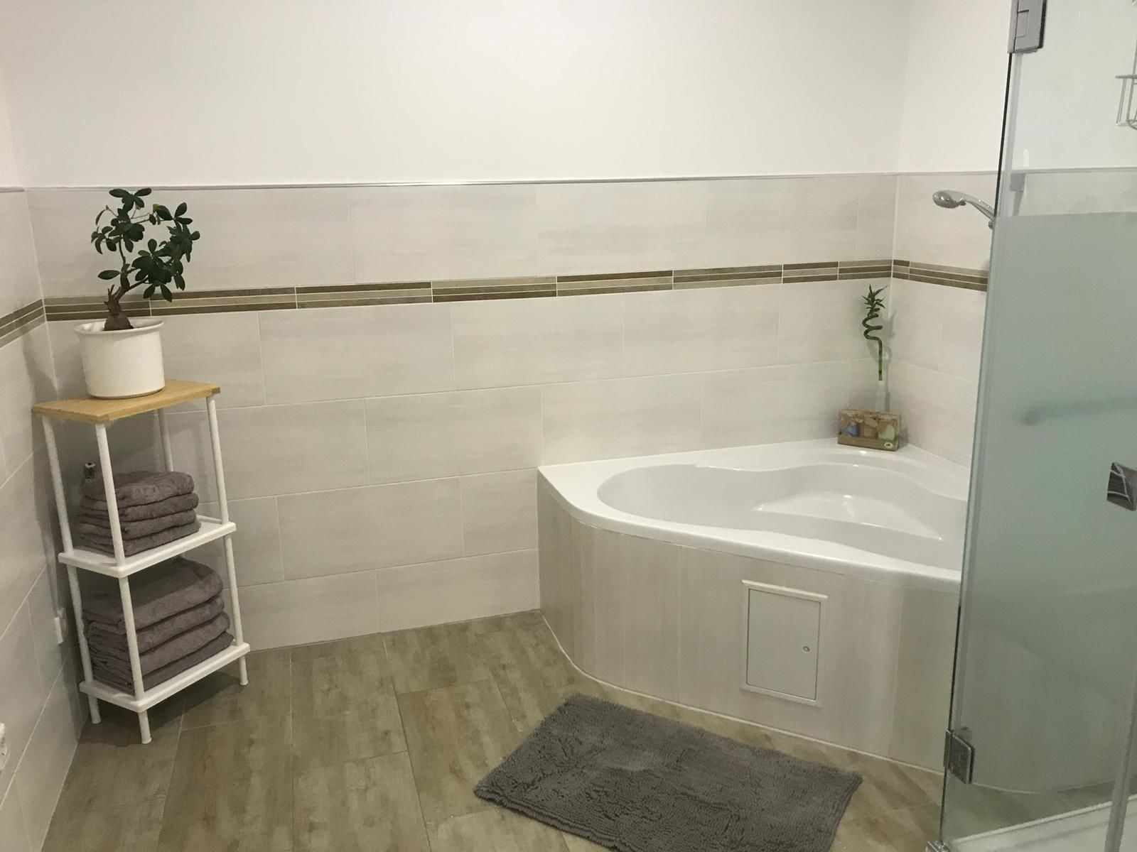 Comfort Apartment | Deep-soaking bathtub