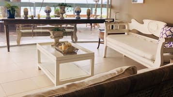 Televisión LED de 32 pulgadas con canales vía satélite y televisión