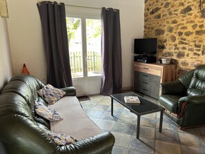 TV - Quiet accommodation close to DOMME and SARLAT (SAINT MARTIAL DE NABIRAT)