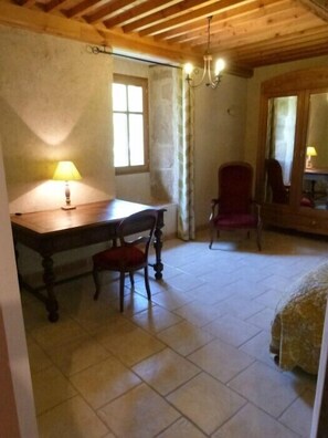 Tweepersoonskamer (Tilleul) | Hypoallergeen beddengoed, individueel gedecoreerd