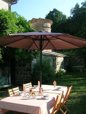 Dining - Domaine du Clap (Pranles)